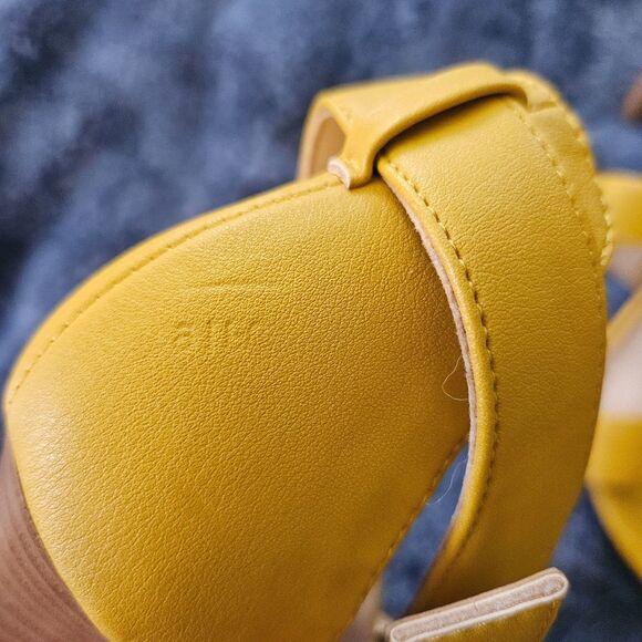 Tahari Desiray Strappy Sandals Slim Heels Buckle yellow Pump Women’s Size 8 - Picture 7 of 8